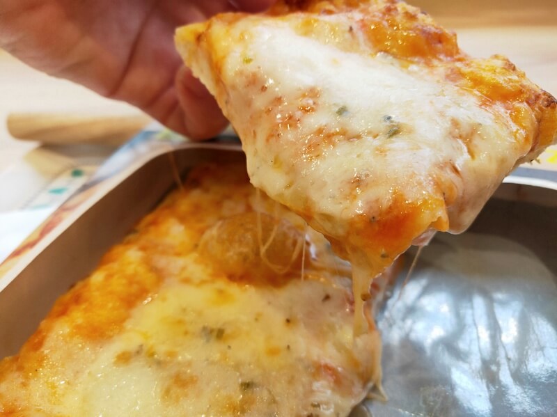 レンジで4種類のチーズピッツァ